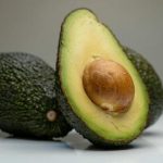 hoe-kies-je-een-avocado-zodat-je-geen-rots-of.jpg