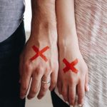 "Rode vlaggen aan het begin van een relatie: welke signalen